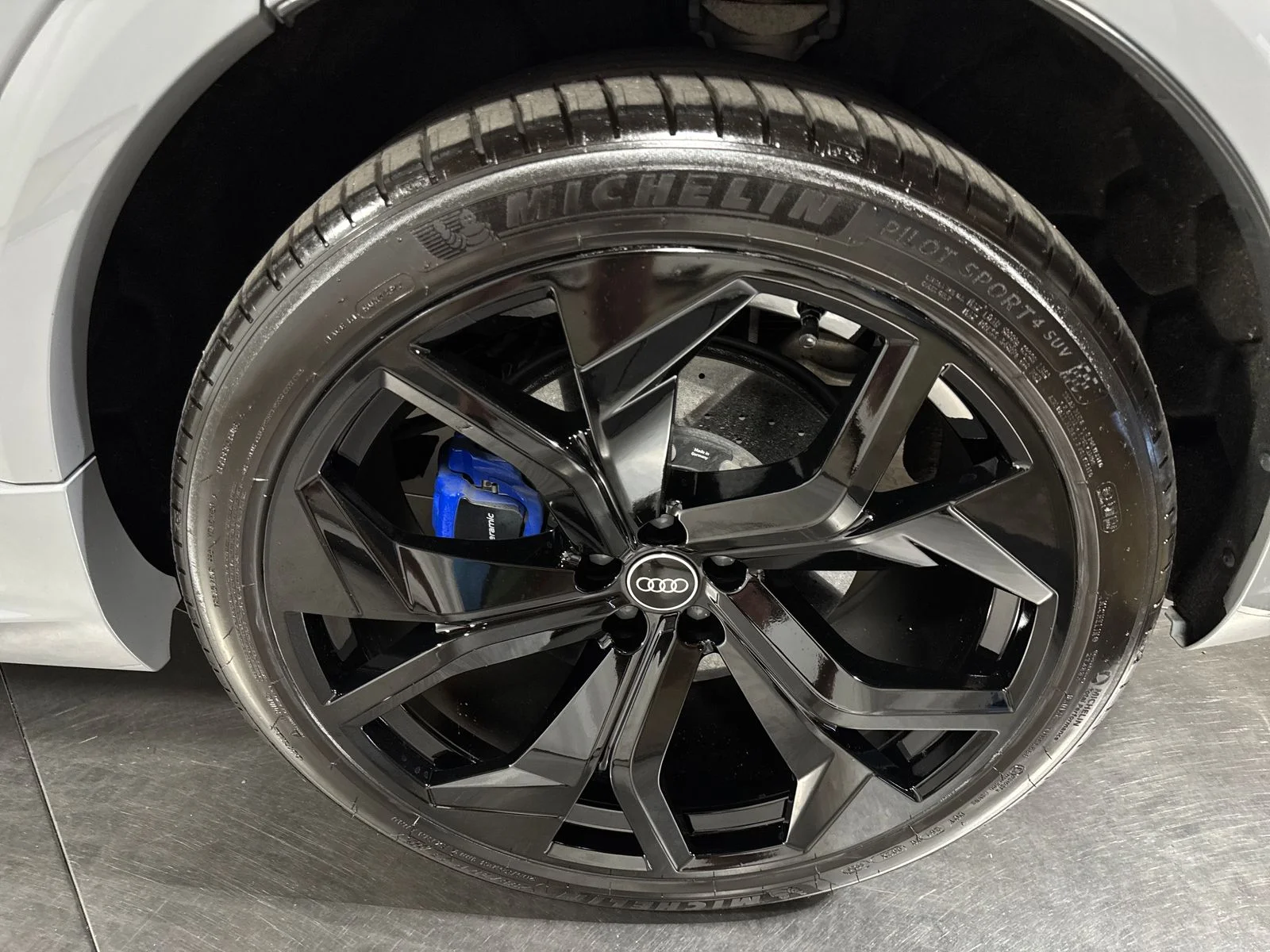 Used 2022  Audi 4.0T quattro image 12