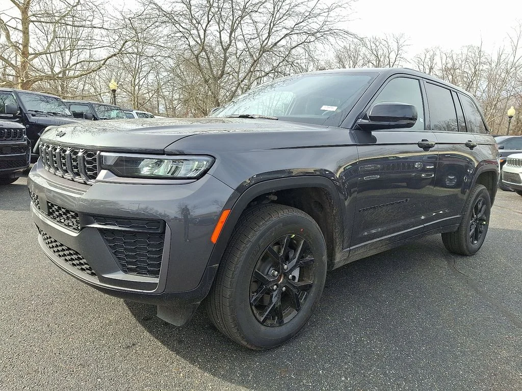 New 2026 Baltic Gray Metallic Clear-Coat Exterior Paint Jeep Altitude image 2