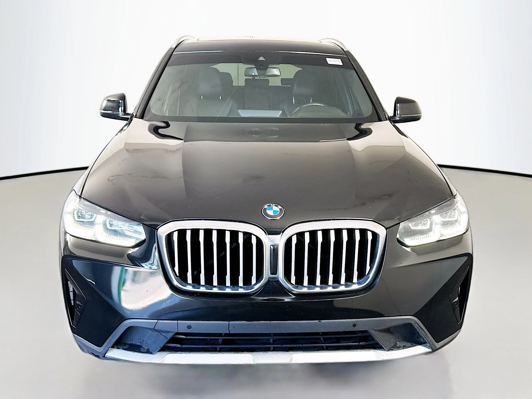 Used 2022 Black Sapphire Metallic BMW sDrive30i image 2