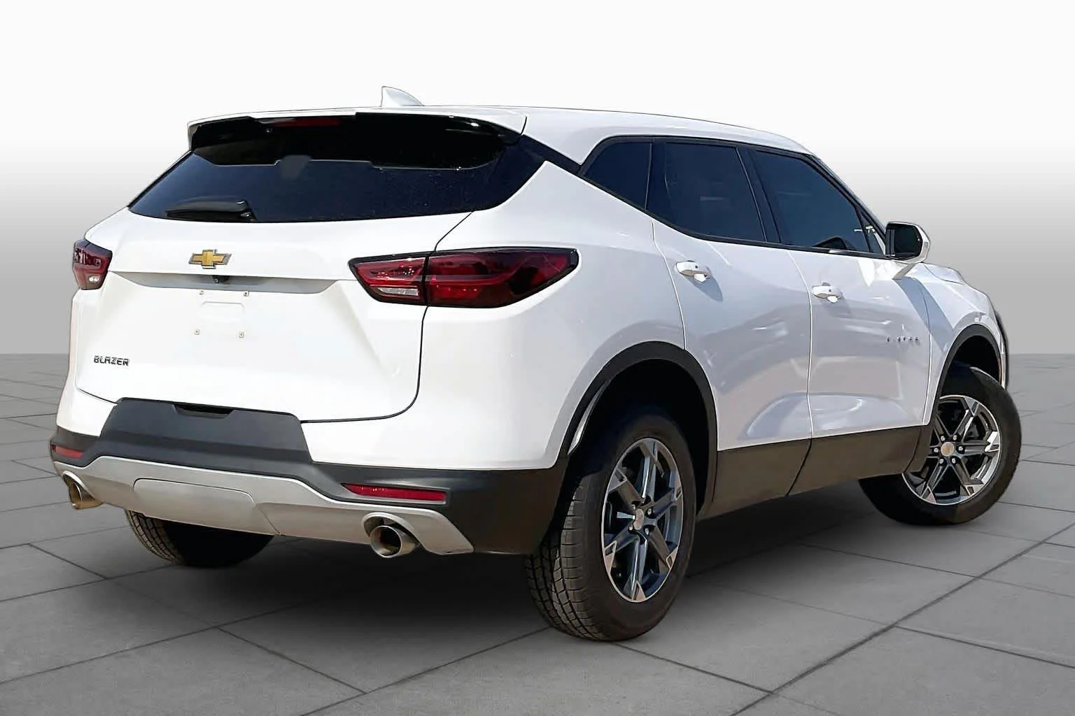 Used 2023 SUMMIT WHITE Chevrolet LT image 12