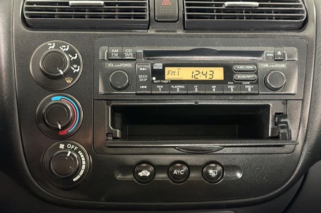 Used 2005 Magnesium Metallic Honda LX image 24