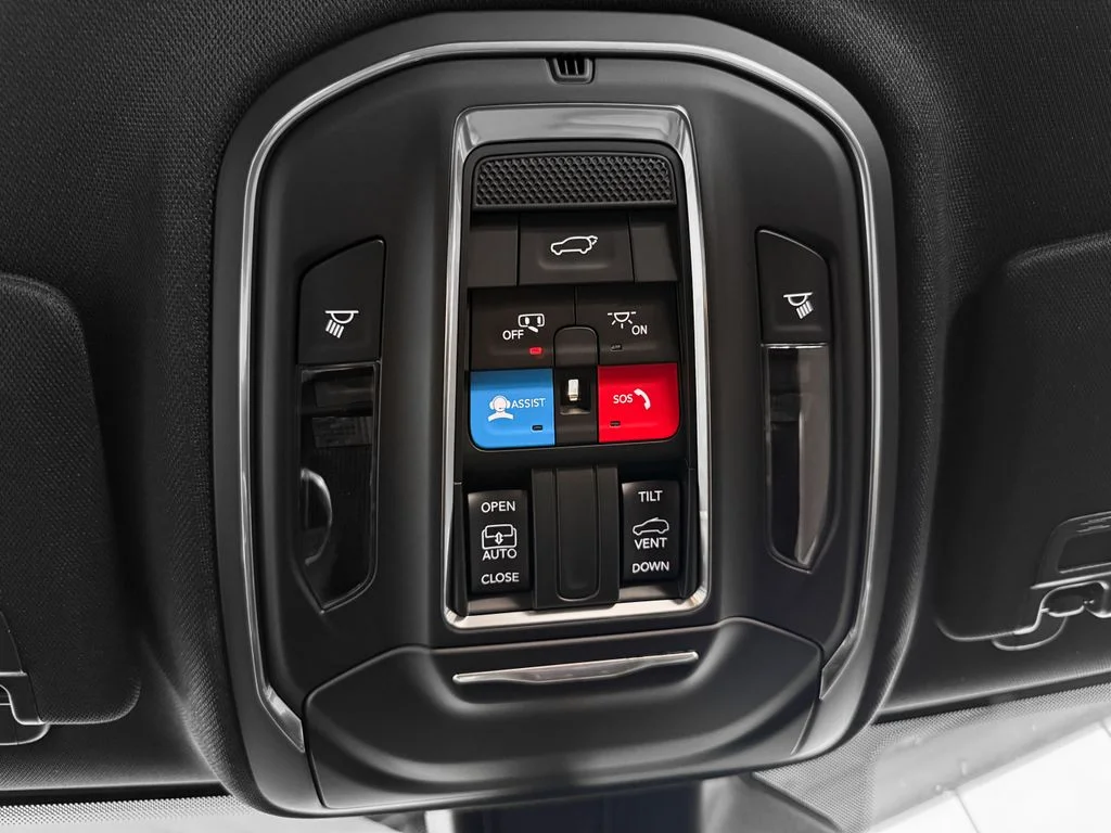 New 2026 White/off-white Jeep Laredo image 28