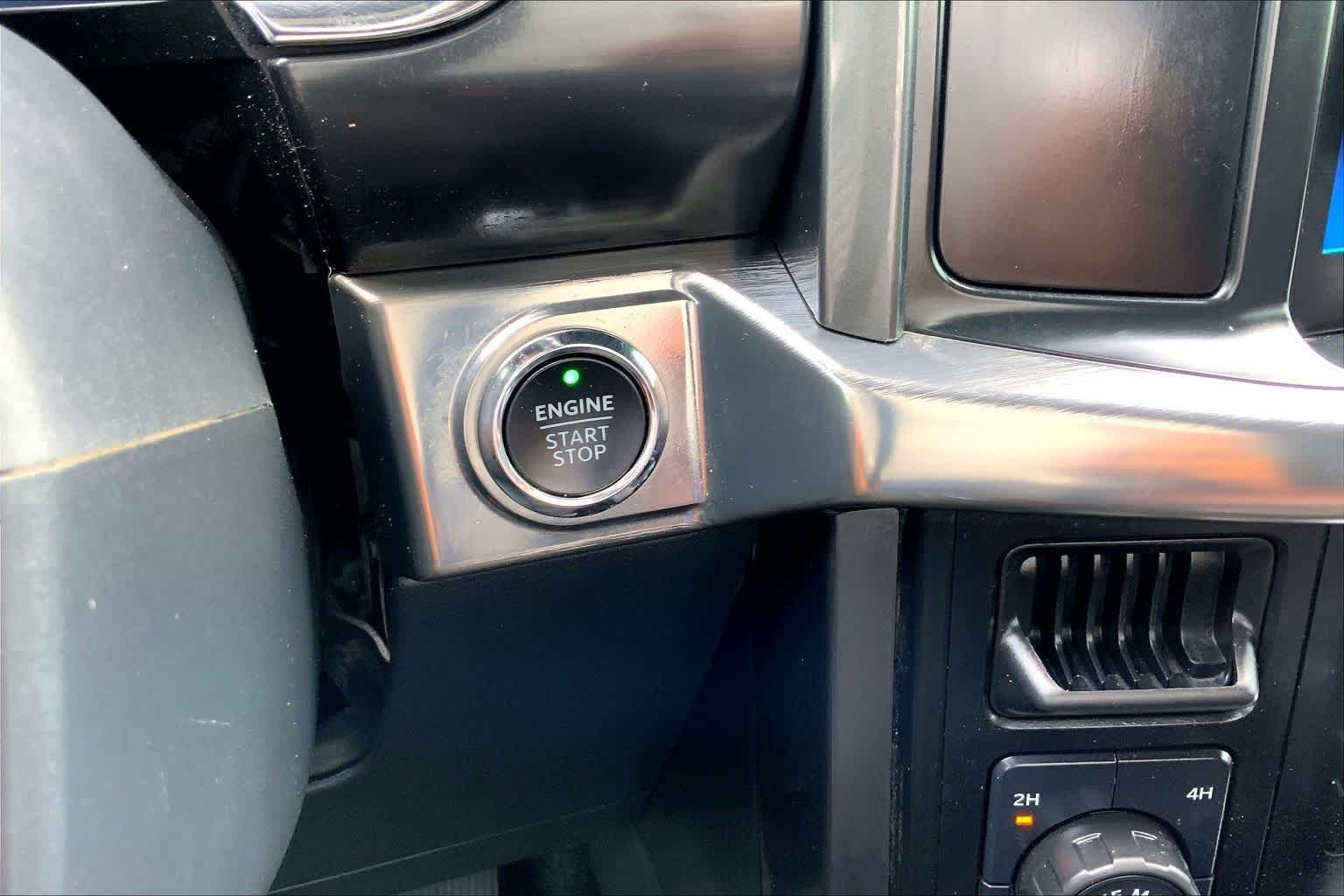 Used 2023 Iconic Silver Metallic Ford LARIAT image 35