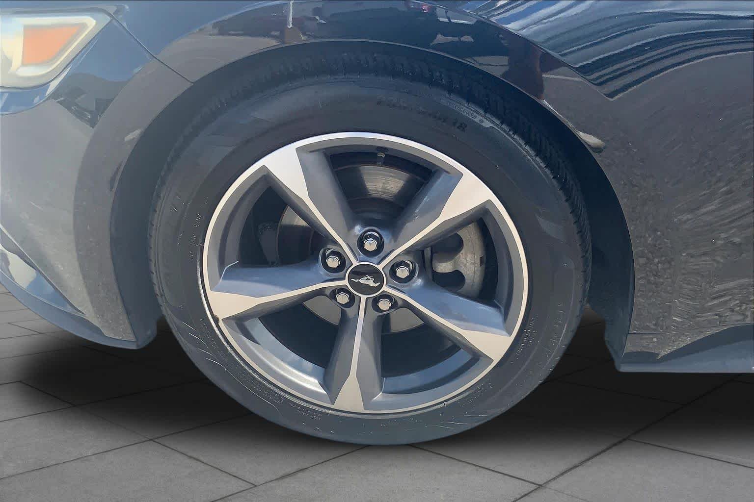 Used 2015 Black Ford V6 image 10