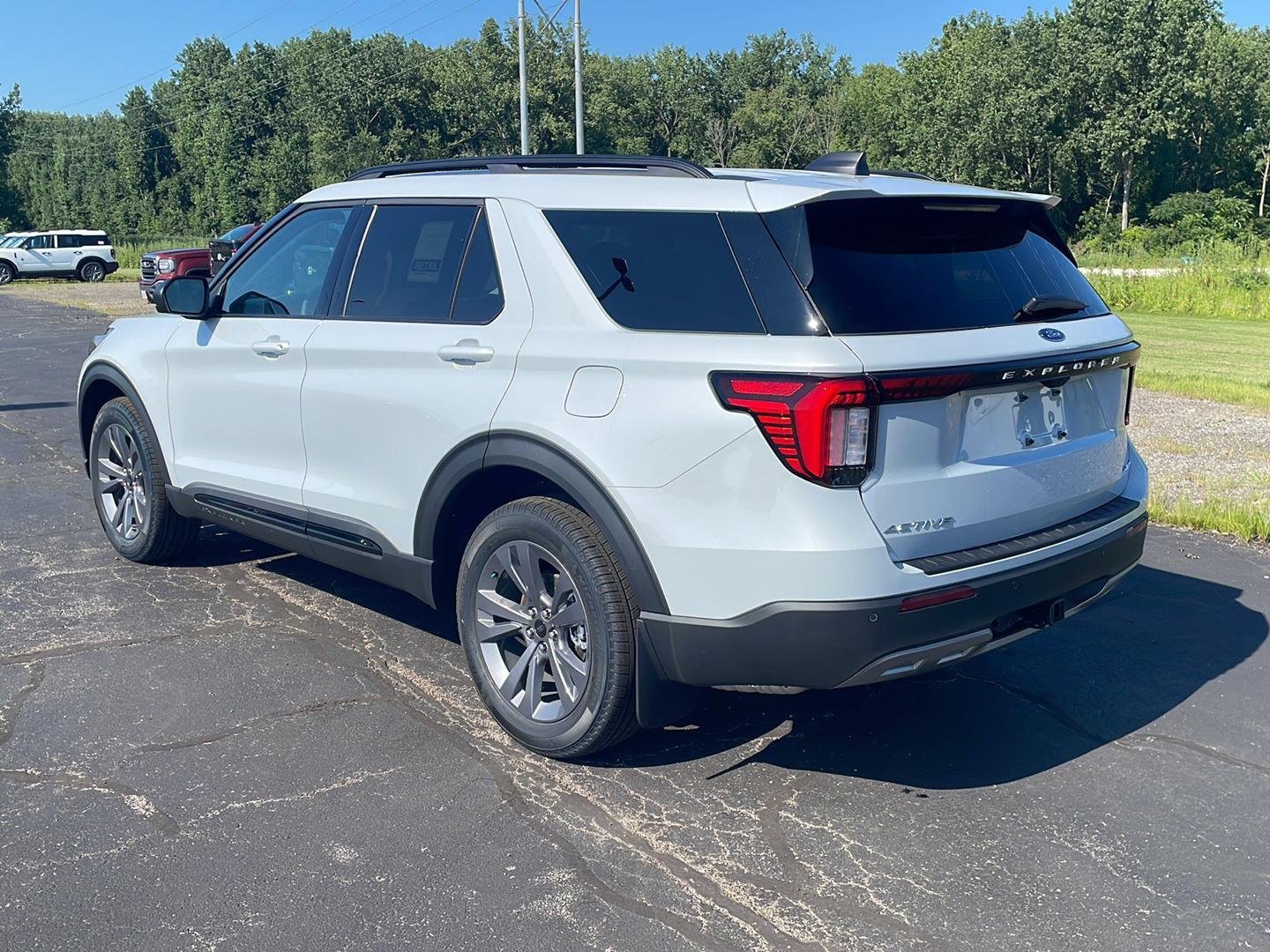 New 2026 Space White Metallic Ford Active image 34