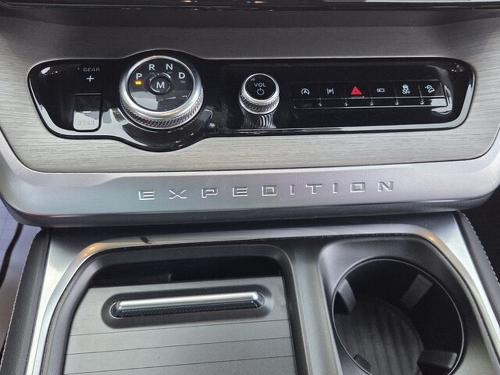 Used 2026 Oxford White Ford Platinum image 22