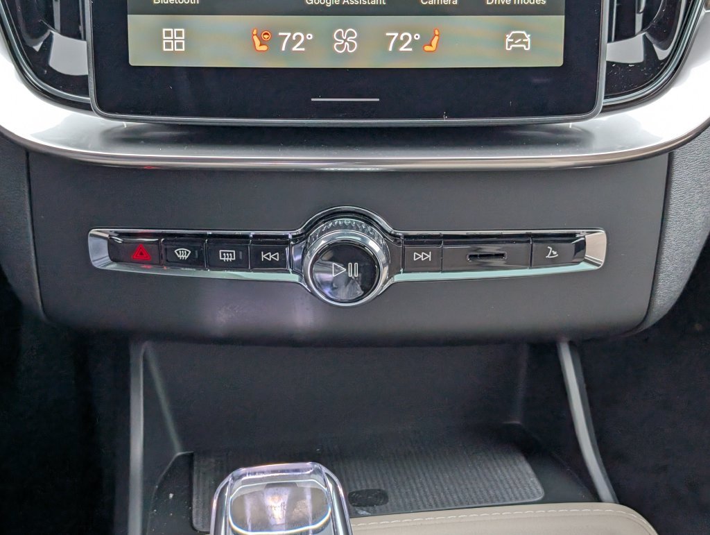 Used 2026 Silver Volvo B6 Ultra image 24