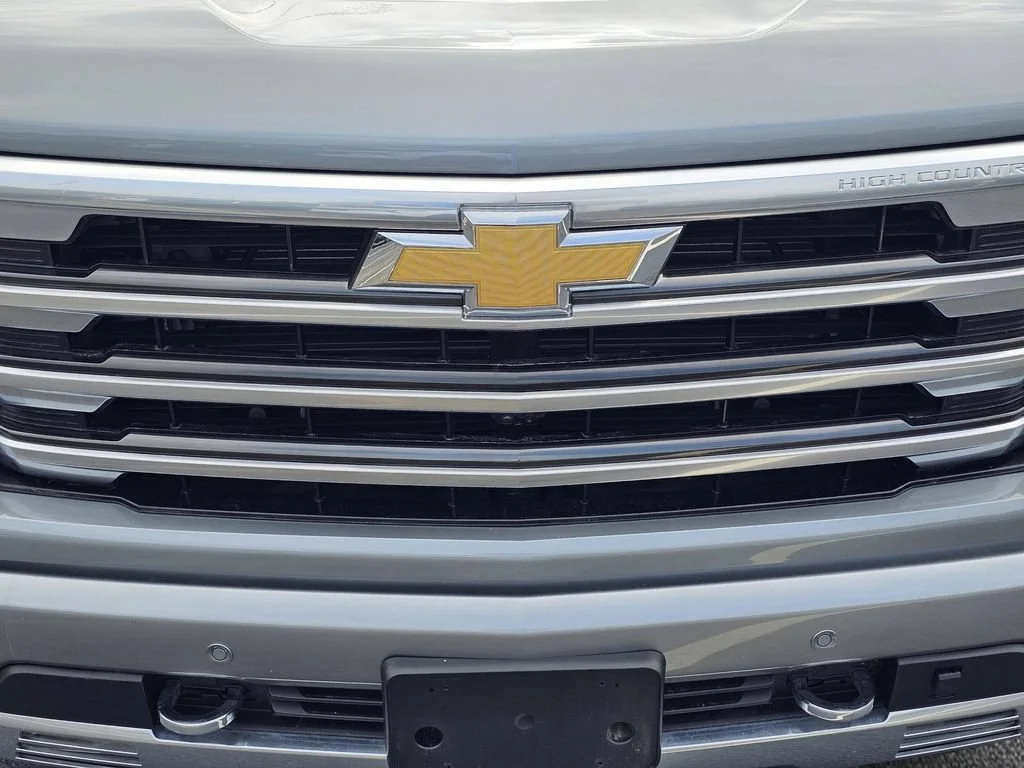 Used 2025 Sterling Gray Metallic Chevrolet High Country image 3