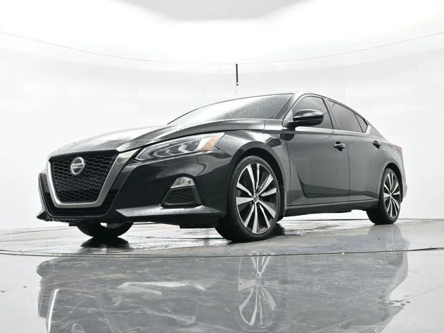 Used 2019 Super Black Nissan 2.5 SR image 11