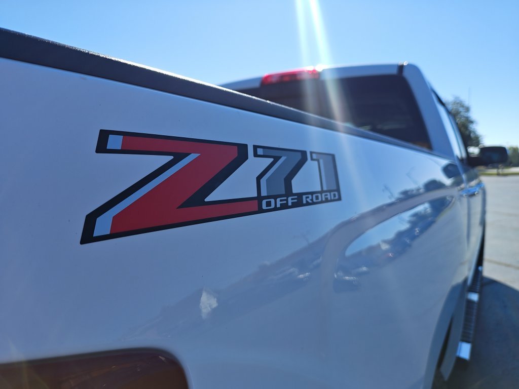 Used 2018 SUMMIT WHITE Chevrolet LTZ image 28