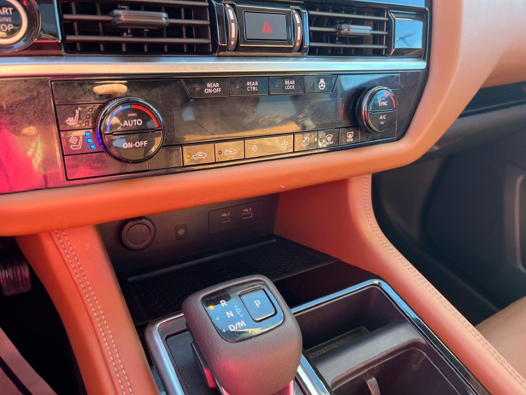 Used 2024 Silver Nissan Platinum image 20