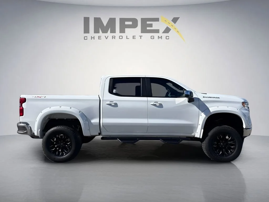 Used 2025 Summit White Chevrolet LT image 6