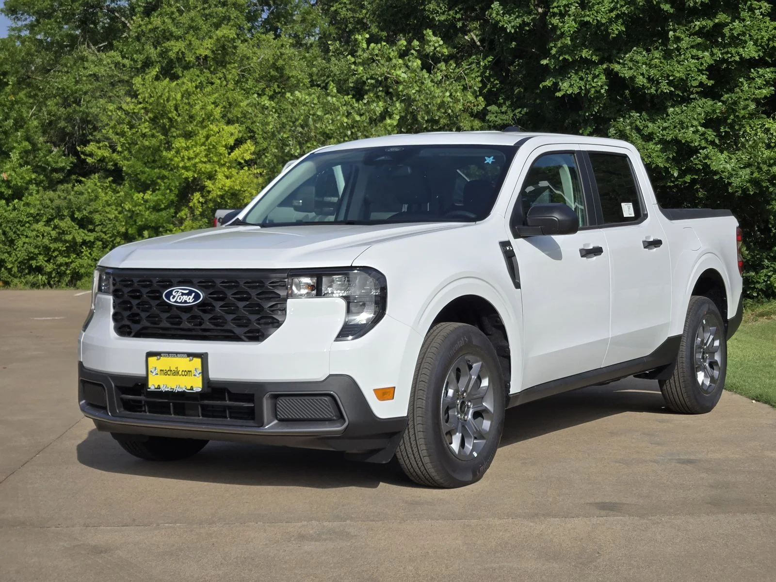 New 2026 Oxford White Ford XLT image 2
