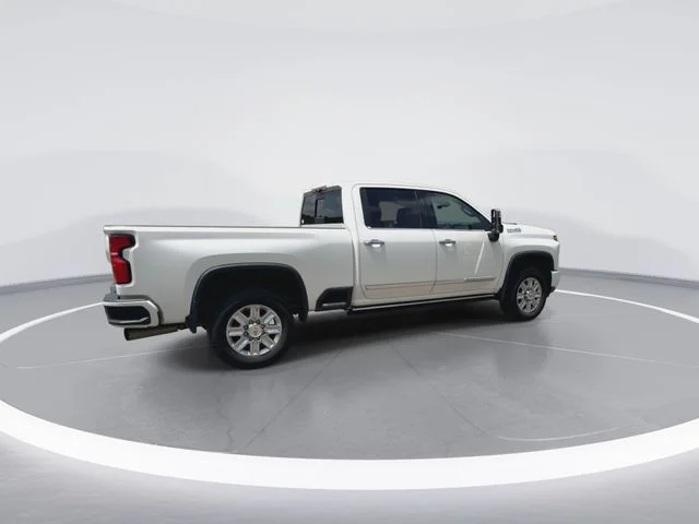Used 2025 Beige Chevrolet High Country image 12