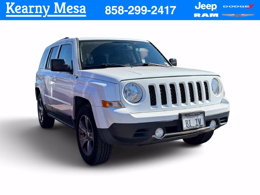 Used 2016 White Jeep Latitude image 1