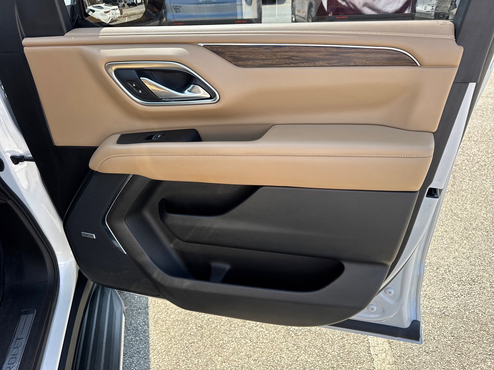Used 2021 Iridescent Pearl Tricoat Chevrolet Premier image 14