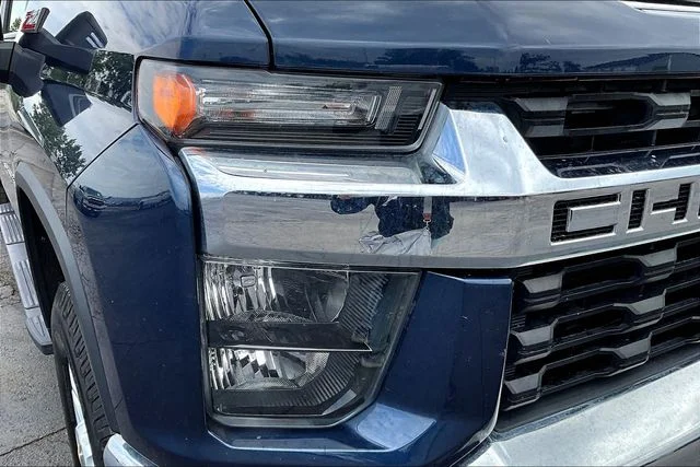 Used 2022 Blue Chevrolet LT image 31