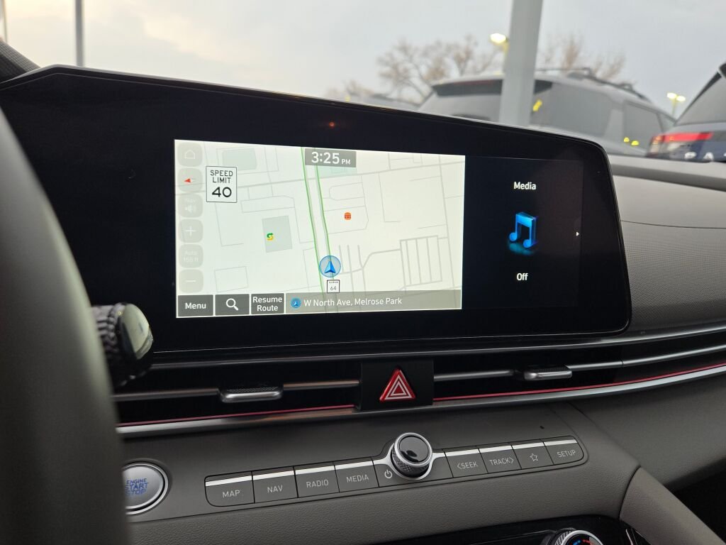Used 2025 Black Hyundai SEL Convenience image 24