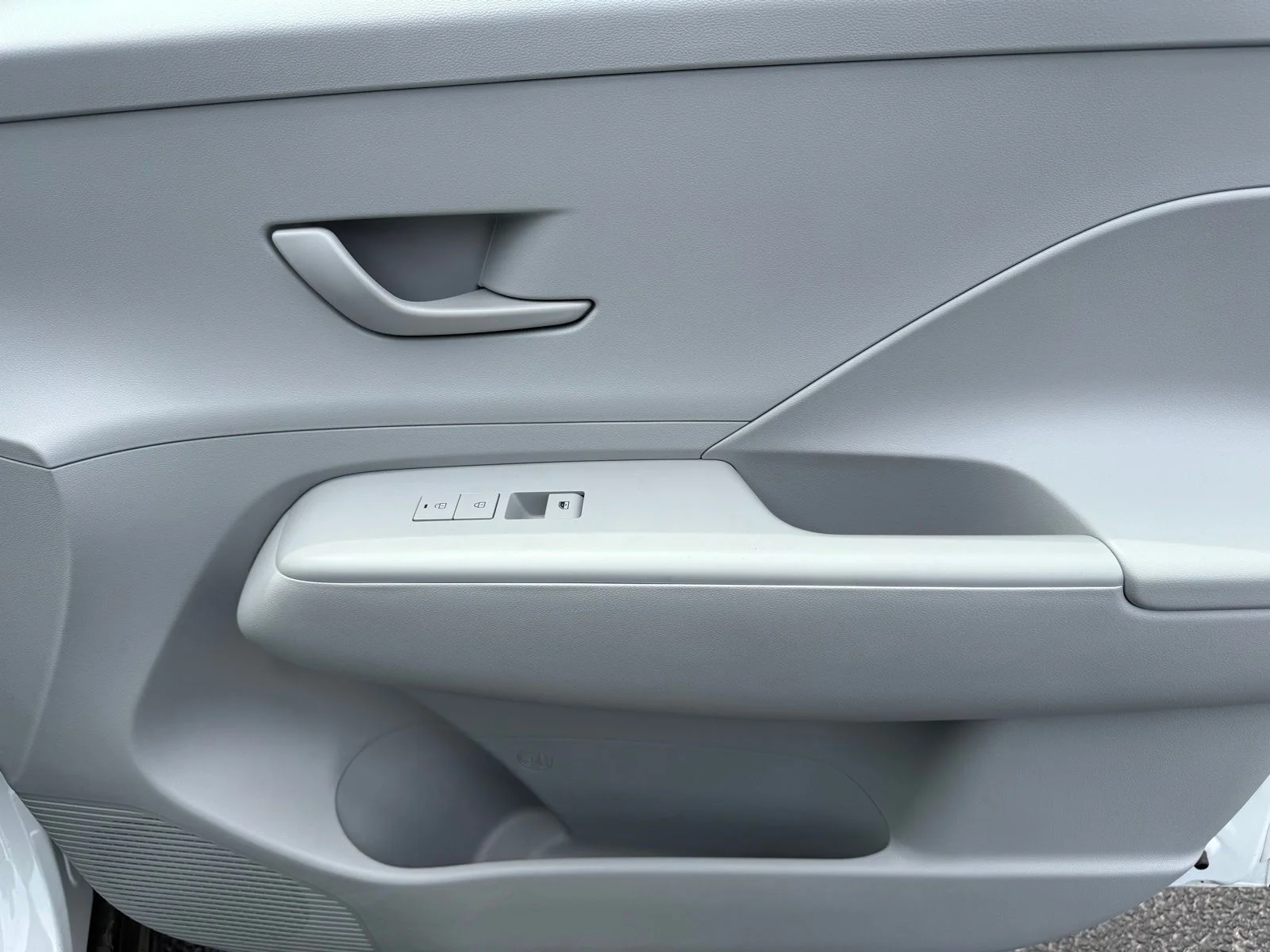 Used 2025 White Hyundai SEL Convenience image 21
