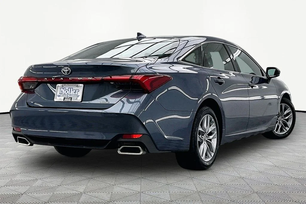 Certified 2022 Toyota Avalon XLE with VIN 4T1AZ1FB7NU088128 for sale in Kansas City