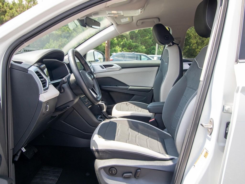 2025 Volkswagen Taos SE - Photo 7
