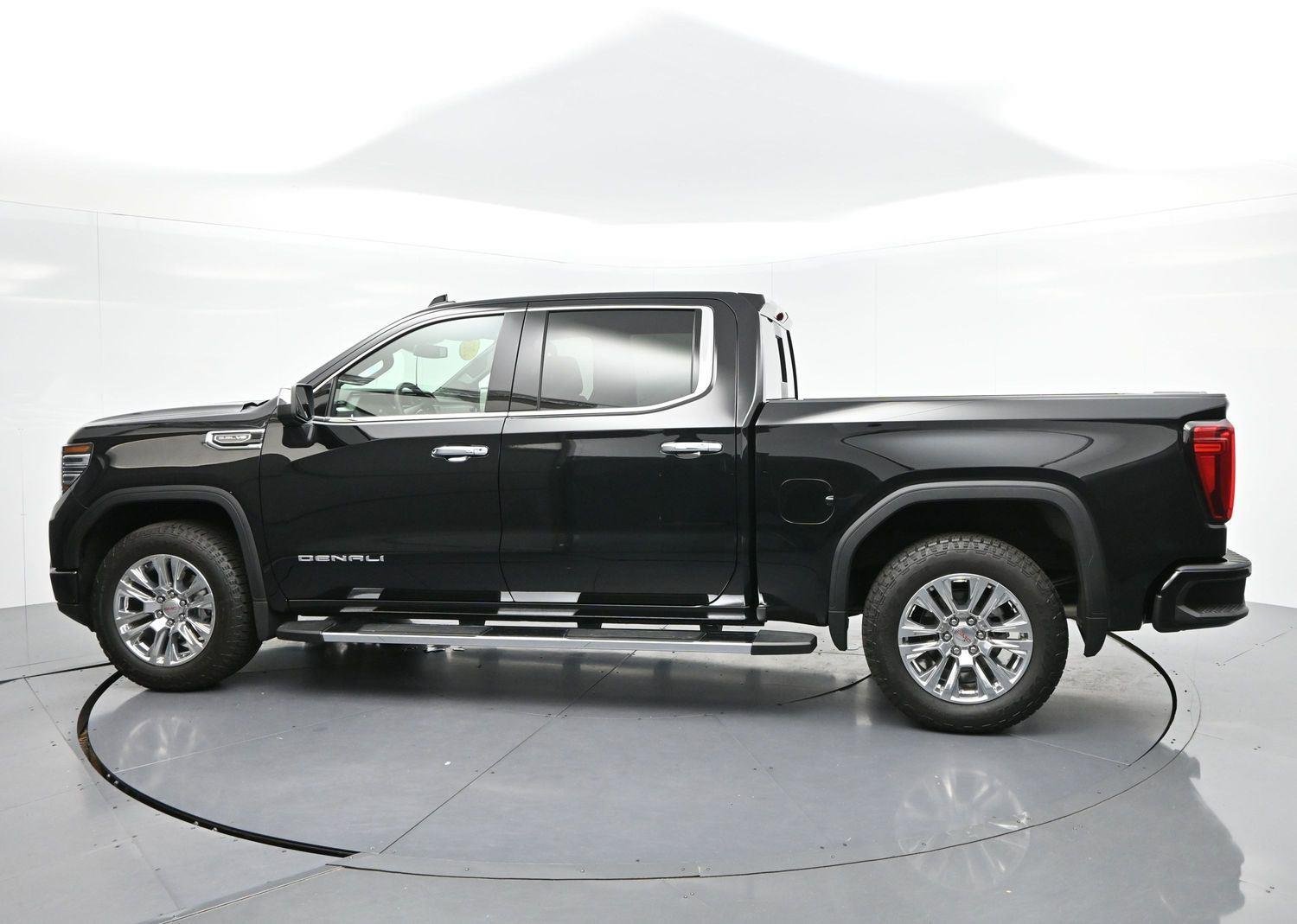 Used 2025 Onyx Black GMC Denali image 4
