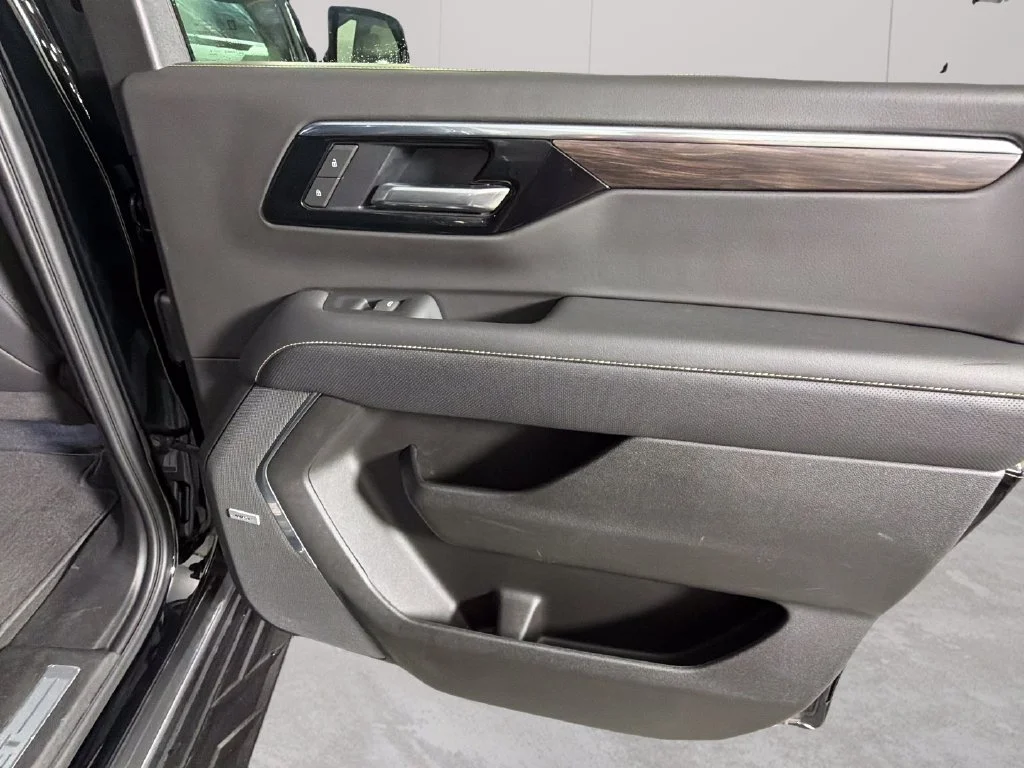 Used 2025 Black Chevrolet Premier image 38