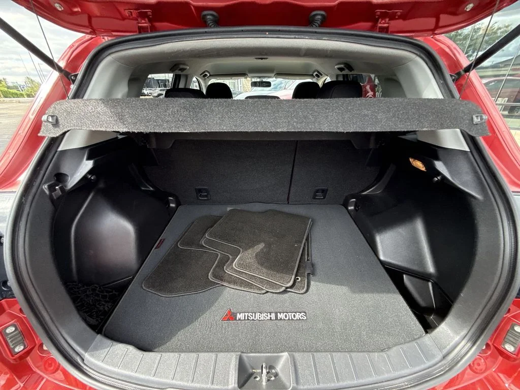 Used 2016  Mitsubishi ES image 23