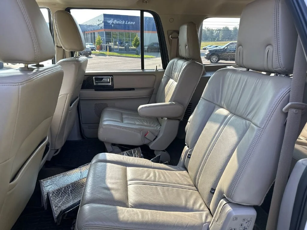 Used 2015 White Lincoln Base image 6