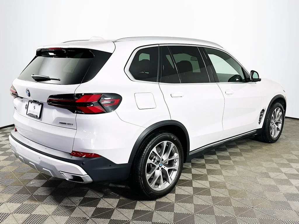 Used 2026 White Metallic BMW xDrive40i image 5