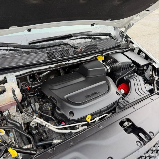 Used 2025  Chrysler Select image 51