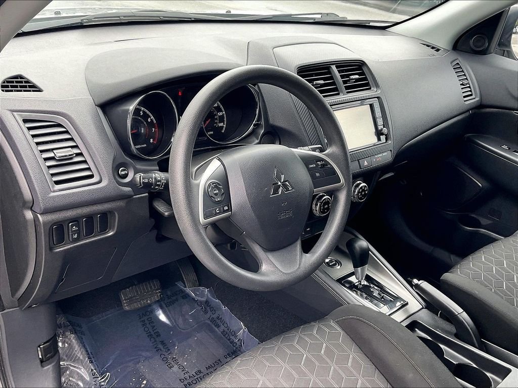 Used 2024 Alloy Silver Metallic Mitsubishi  image 8