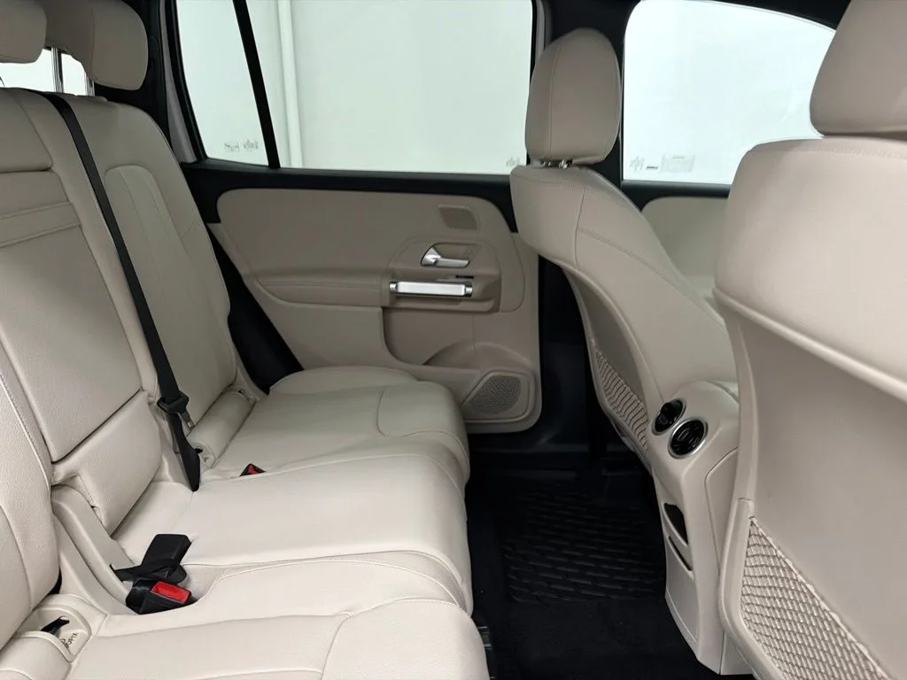 New 2026 White Mercedes-Benz GLB 250 image 25