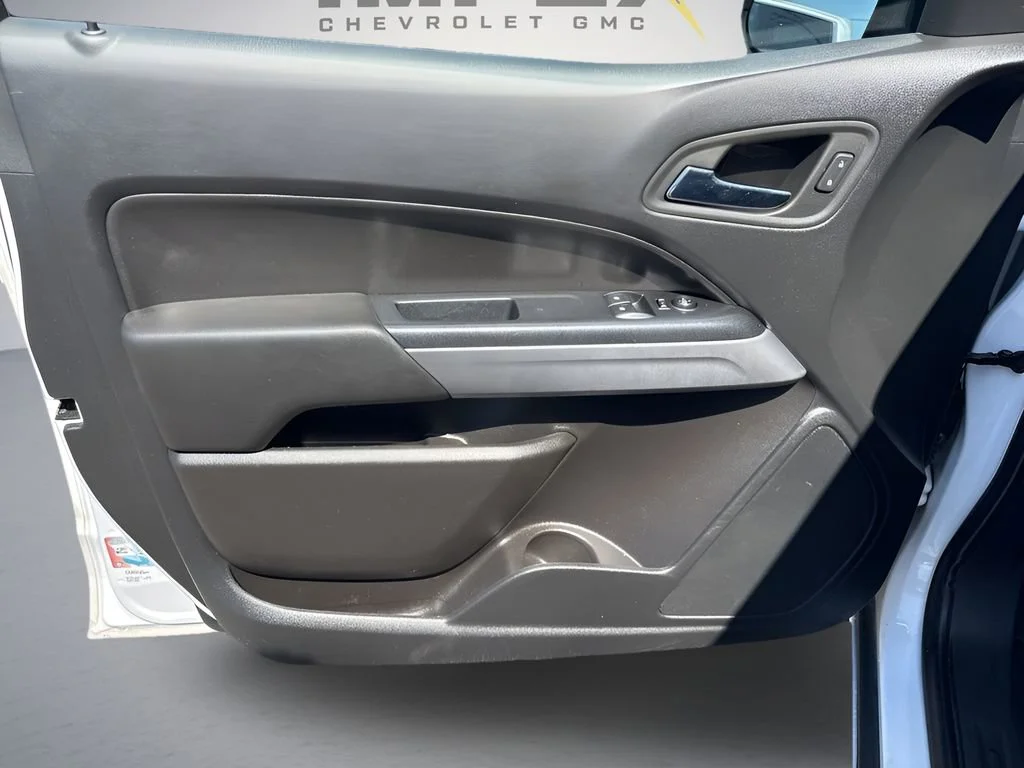 Used 2022 Summit White Chevrolet LT image 27
