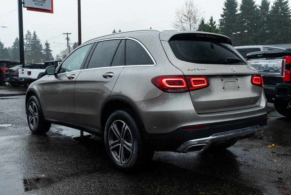 Used 2021 Gray Mercedes-Benz GLC 300 image 4