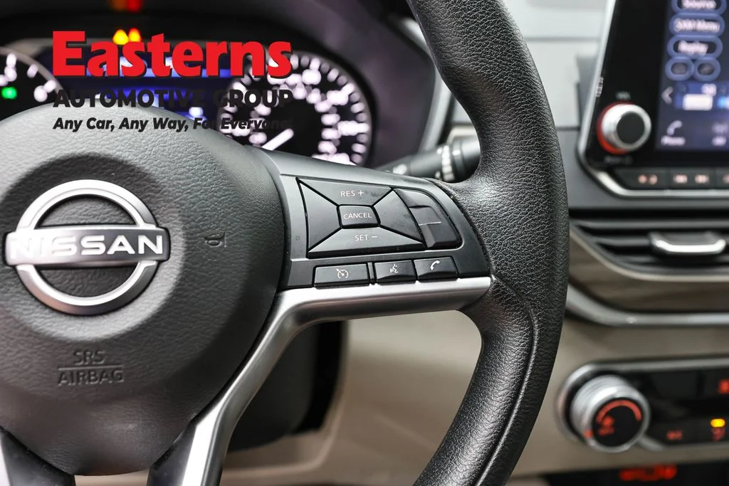 Used 2025 Blue Nissan 2.5 SV image 15