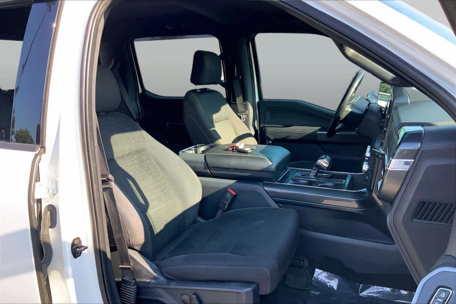 Certified Used 2022 Oxford White Clearcoat Ford XLT image 9
