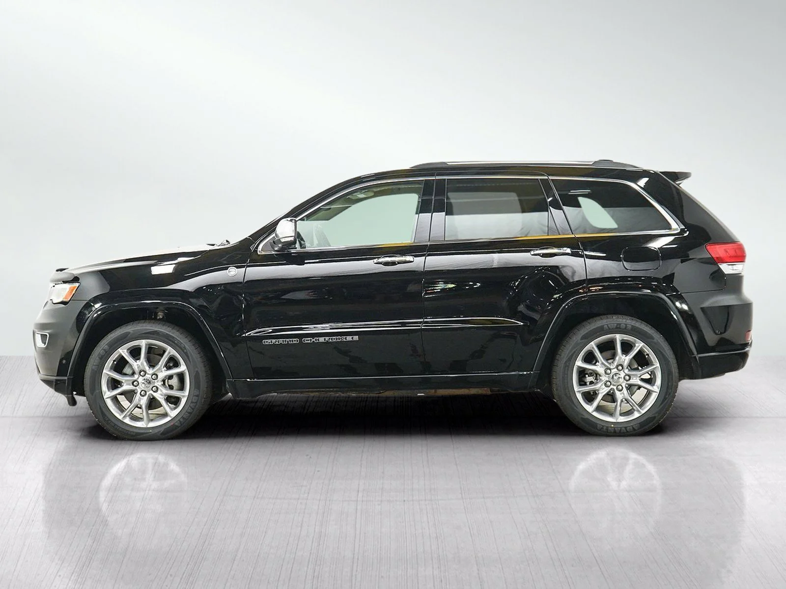 Used 2017 Jeep Grand Cherokee Overland with VIN 1C4RJFCT4HC621832 for sale in White Bear Lake, Minnesota