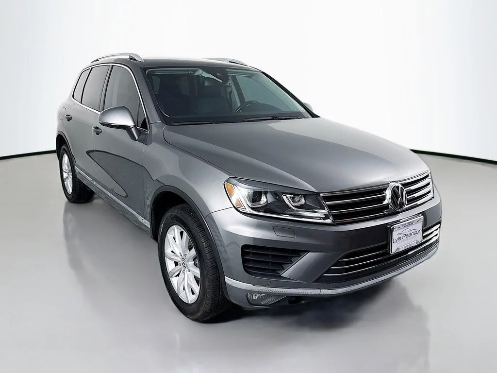 Used 2016 Gray Metallic Volkswagen VR6 FSI image 7