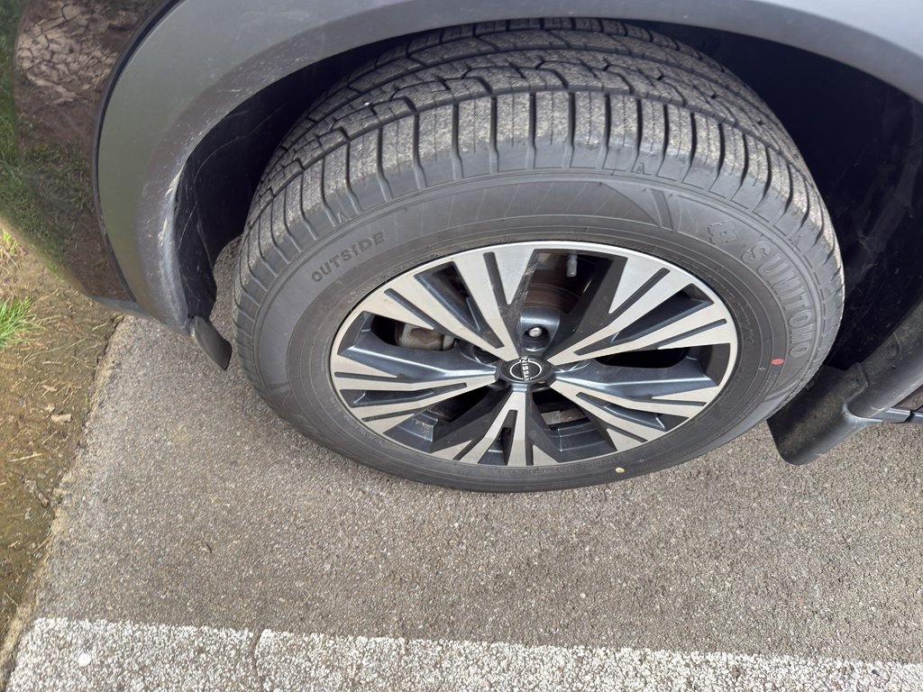 Used 2023 Super Black Nissan SV image 3