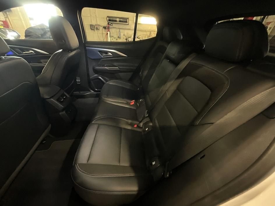 Used 2026 White Chevrolet LT image 27