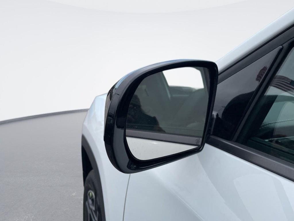 New 2026 Bright White Clear-Coat Exterior Paint Jeep Laredo image 13