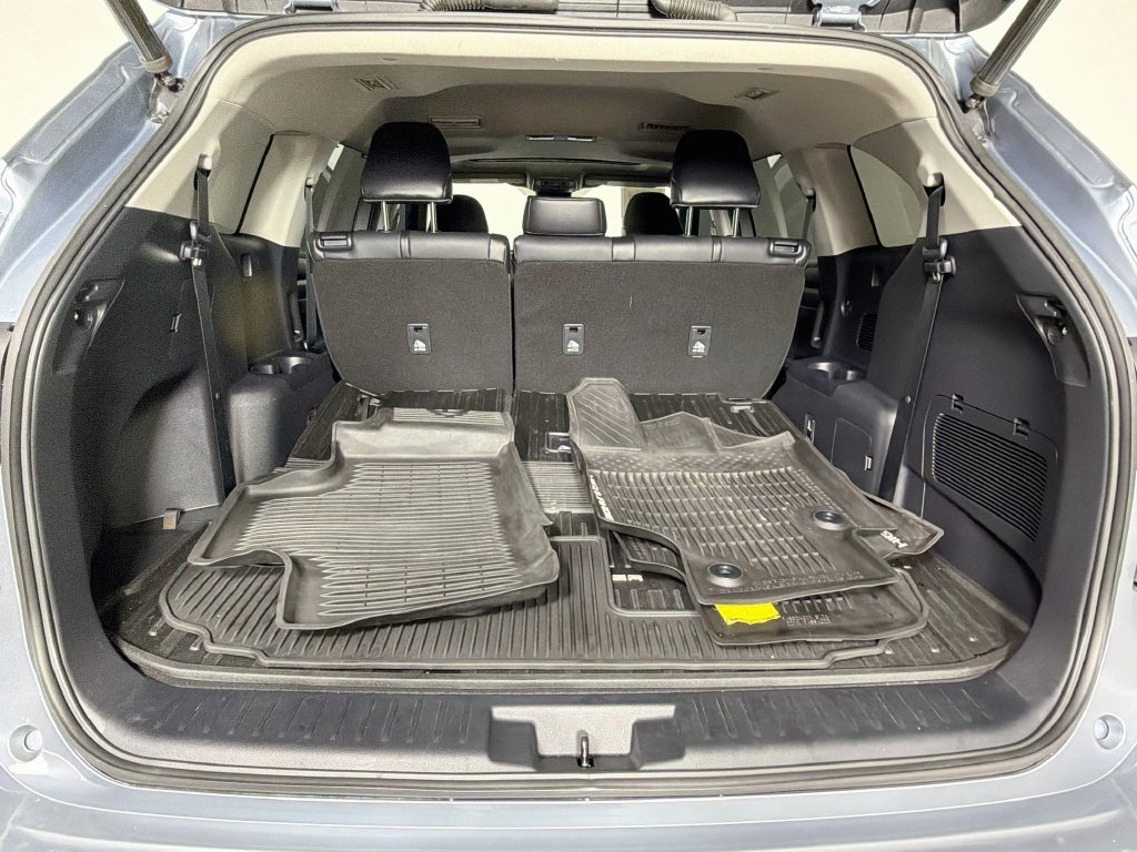 Used 2021  Toyota XLE image 28