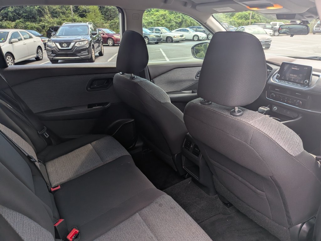Used 2022 White Nissan S image 25