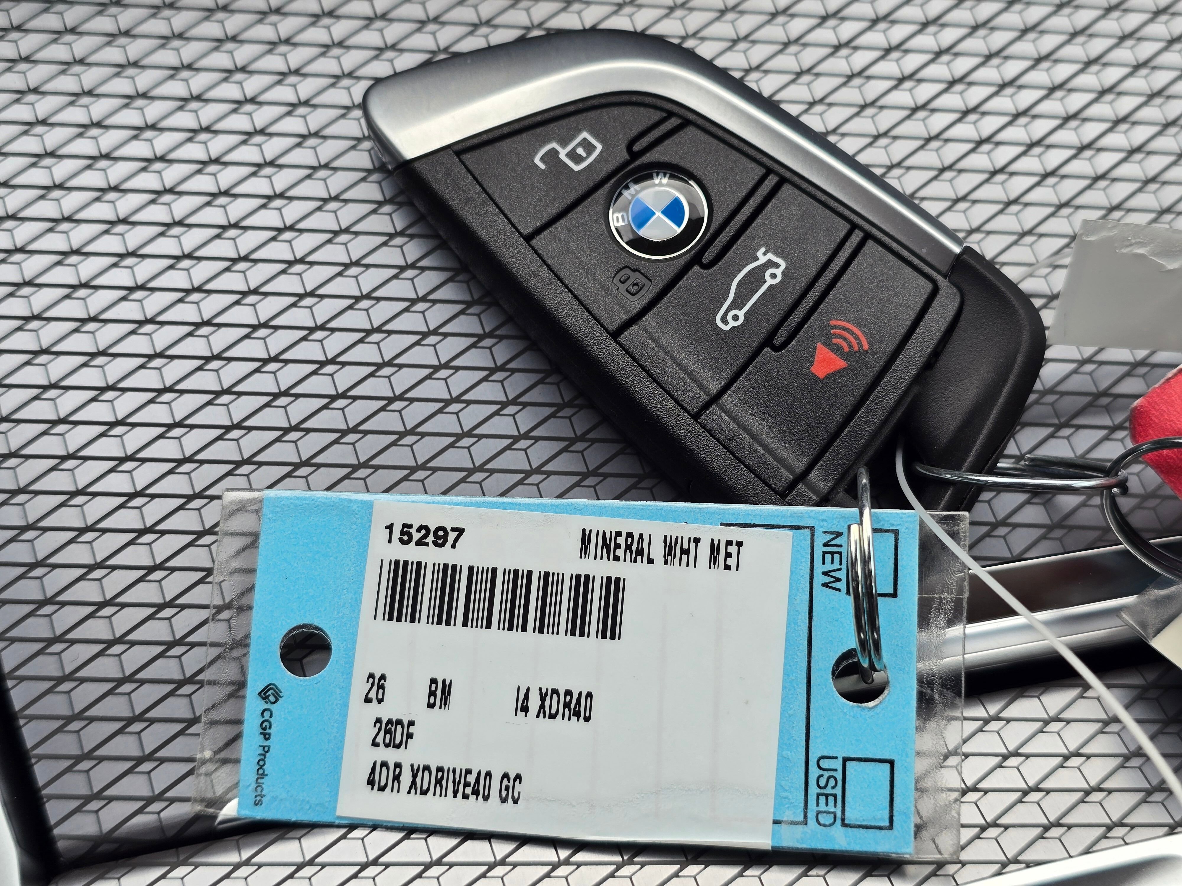 New 2026 Mineral White Metallic BMW xDrive40 image 64