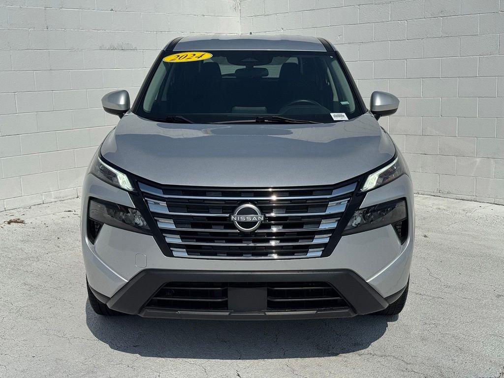 Used 2024 Silver Nissan SV image 6