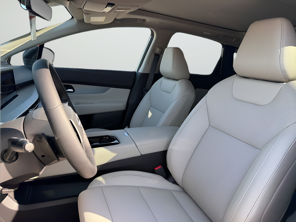 New 2026 White Nissan SL image 18