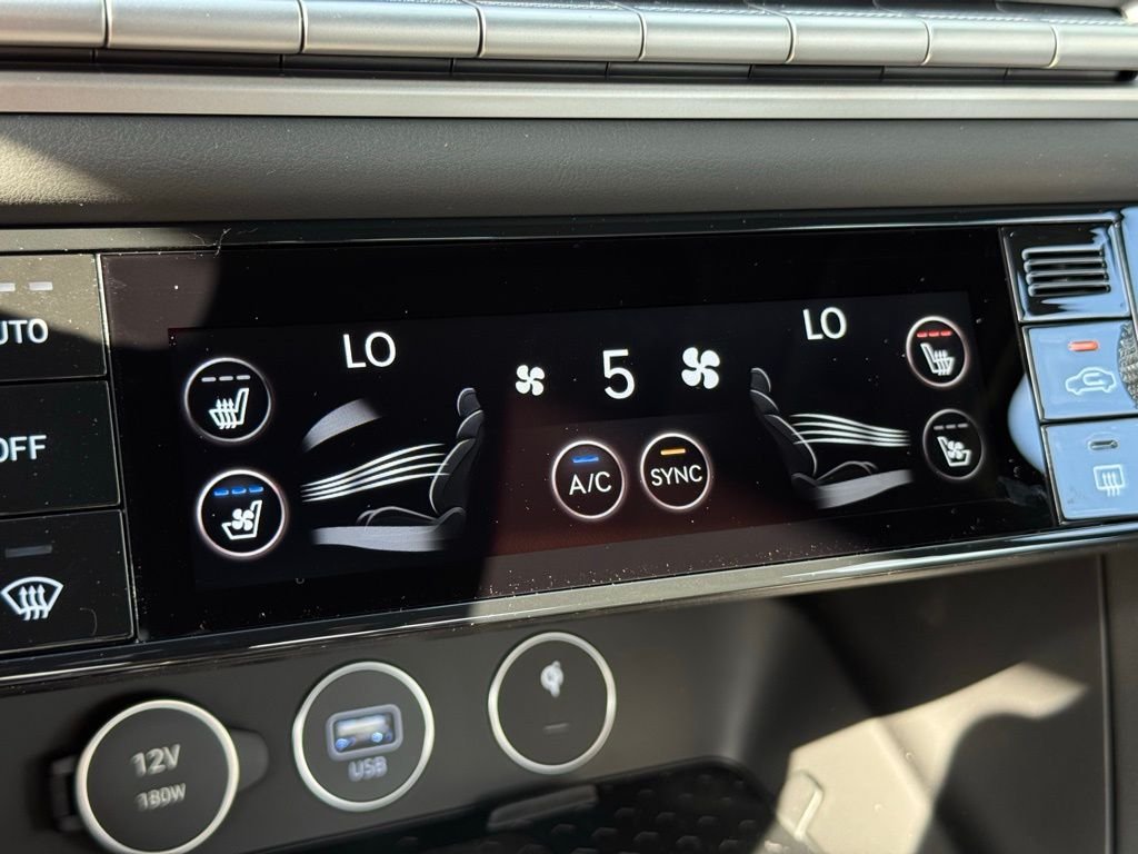 2025 GENESIS G70 Standard - Photo 33