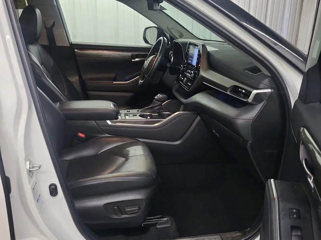 Certified Used 2022 Beige Toyota Limited image 5