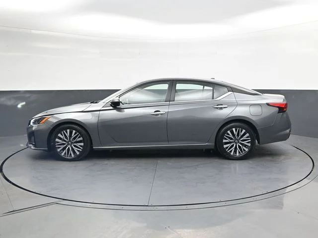 2025 Nissan Altima SV - Photo 8